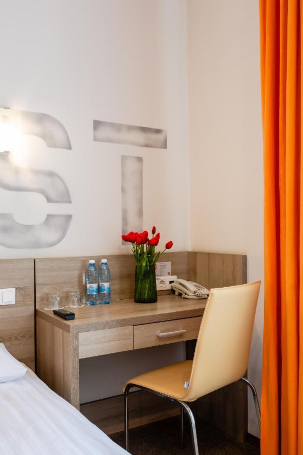 Practicotel Kiev Exteriör bild