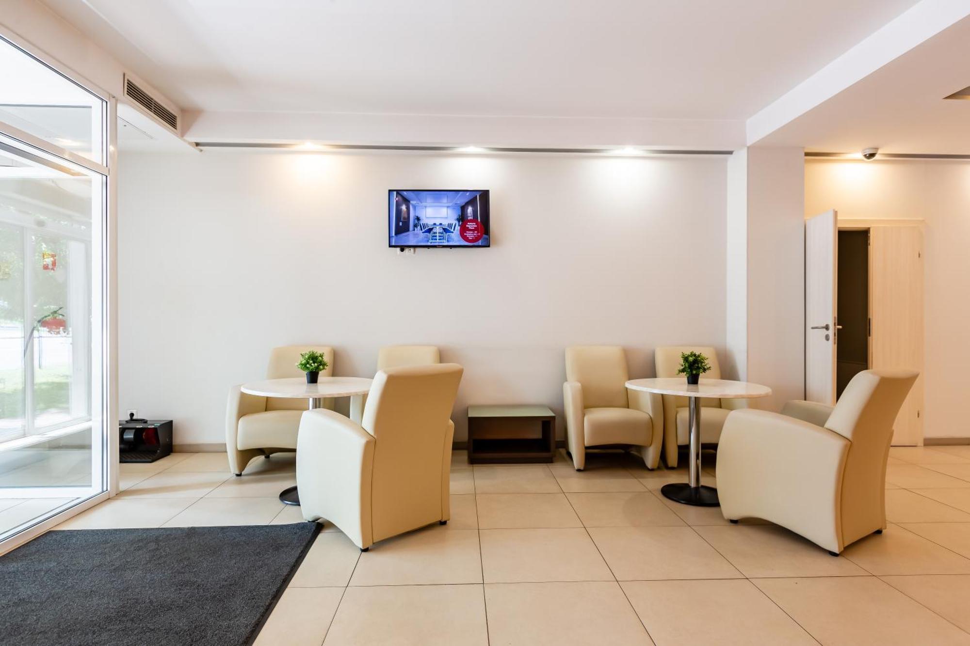 Practicotel Kiev Exteriör bild